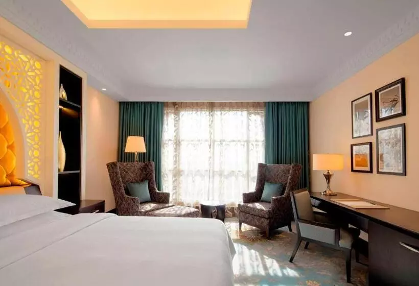 キングサイズベッド、シティビューデラックスルーム, Sheraton Sharjah Beach Resort And Spa