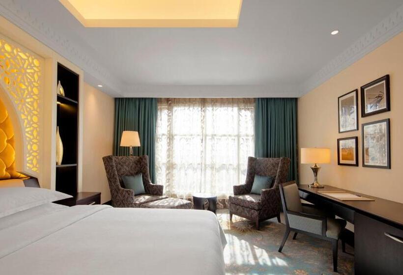 Номер Deluxe Кровать Кинг Вид на Город, Sheraton Sharjah Beach Resort And Spa