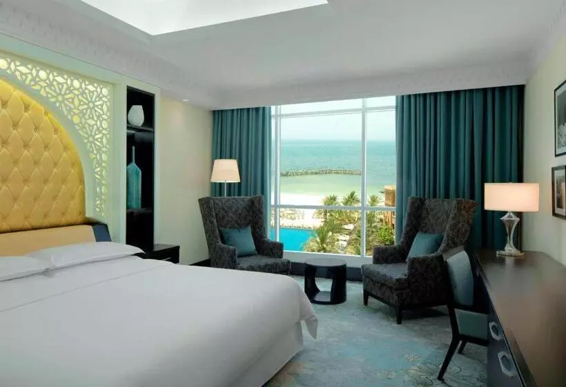 キングサイズベッドのスーペリアルーム, Sheraton Sharjah Beach Resort And Spa