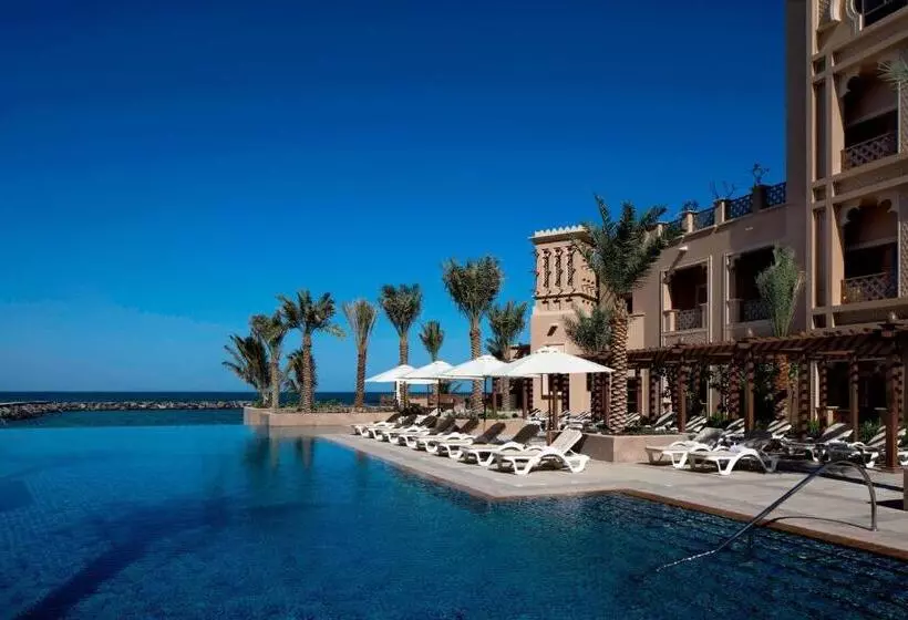 クラブルーム プールビュー, Sheraton Sharjah Beach Resort And Spa