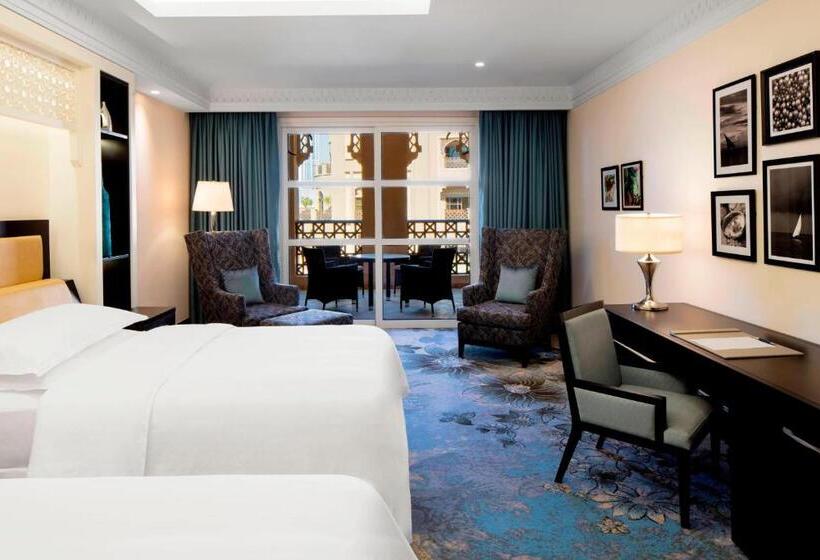 چشمانداز استخر اتاق کلوب, Sheraton Sharjah Beach Resort And Spa