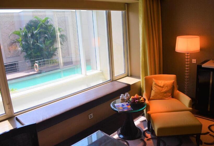 اتاق لوکس با تخت بزرگ, Taj Santacruz