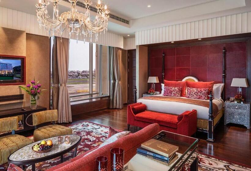 سوییت, Taj Santacruz