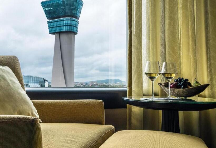 اتاق کلاب, Taj Santacruz