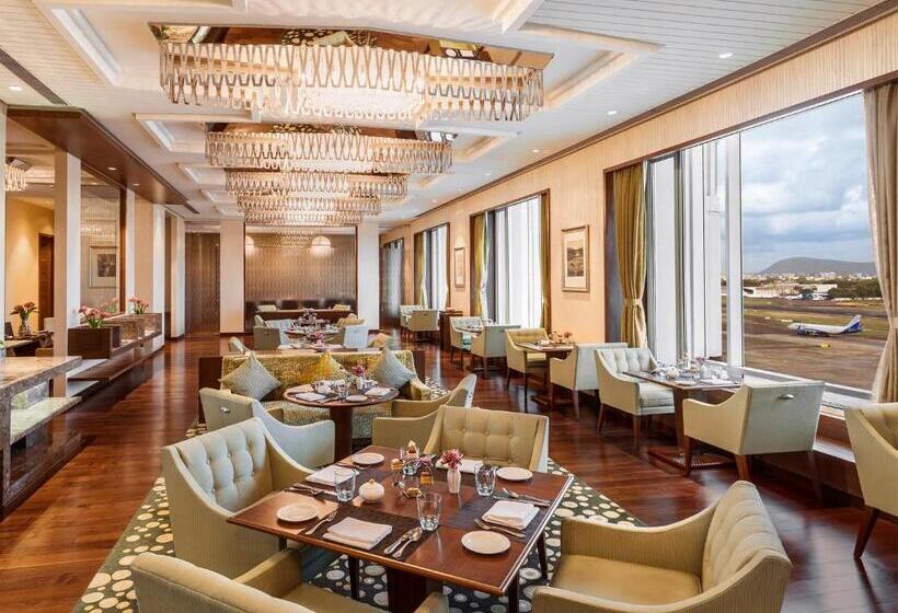 اتاق کلاب, Taj Santacruz