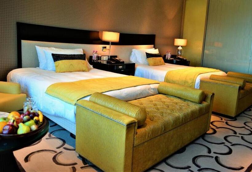 اتاق لوکس, Taj Santacruz