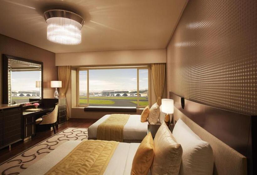 اتاق لوکس, Taj Santacruz