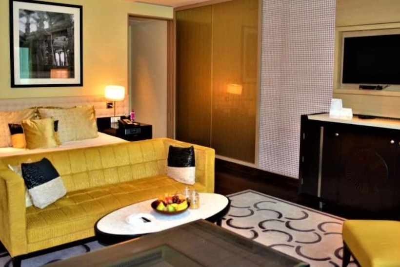 اتاق لوکس با چشمانداز شهر, Taj Santacruz