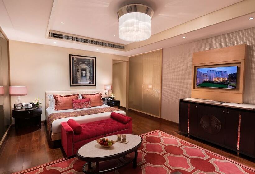 اتاق کلاب, Taj Santacruz