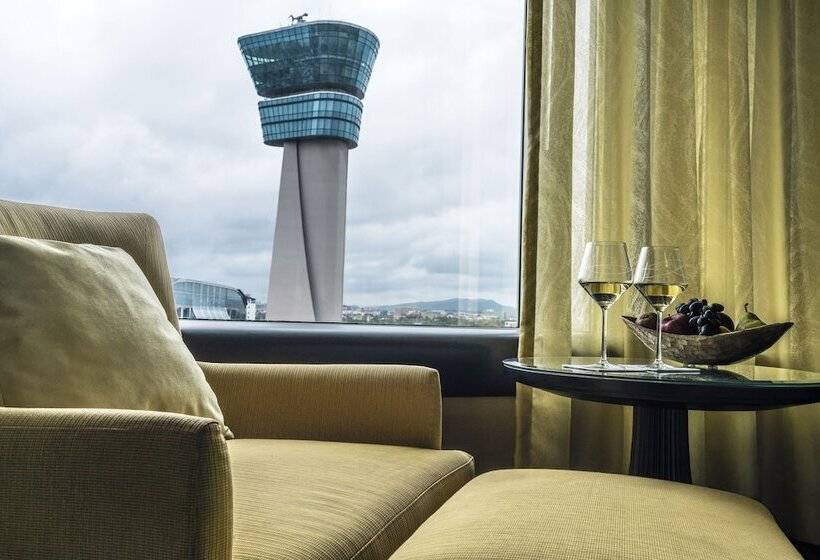 اتاق لوکس, Taj Santacruz