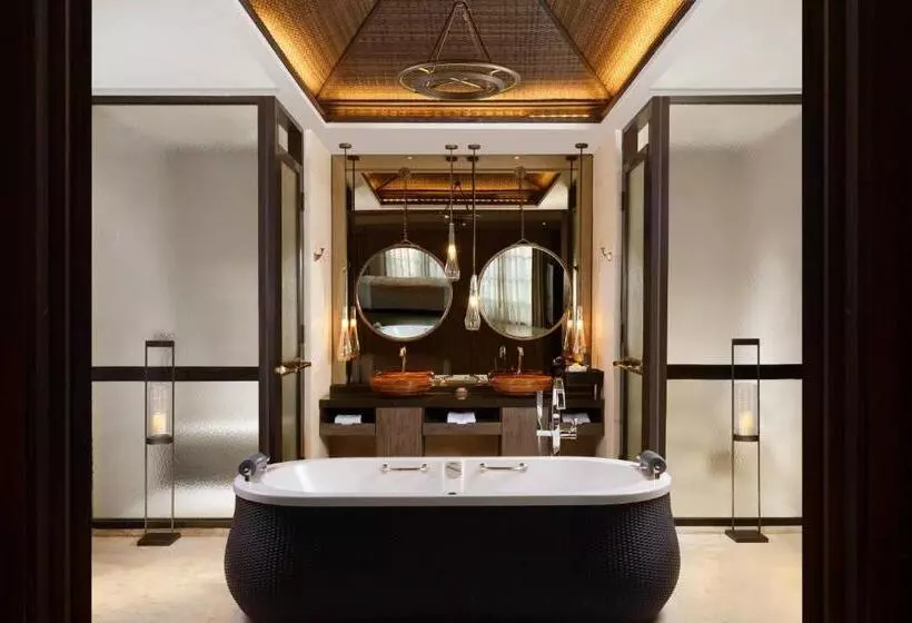 キングサイズベッドのスイートルーム, Mandapa, A Ritz Carlton Reserve