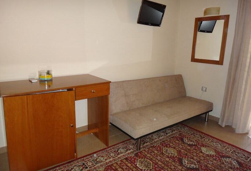 标准三人间, Alkistis