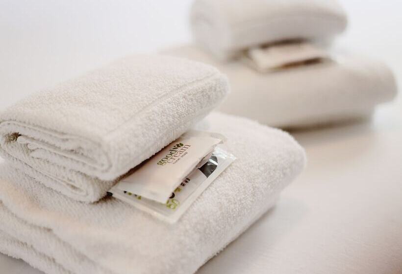 اتاق استاندارد سه نفره, Art Factory Soho