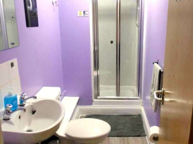 Кровать в Общей Комнате, Homestay Bristol   Hostel
