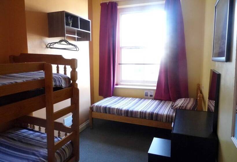 Кровать в Общей Комнате, Homestay Bristol   Hostel