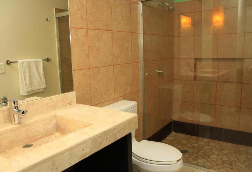 اتاق لوکس با بالکن, Angelo S