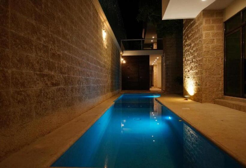 اتاق لوکس با بالکن, Angelo S