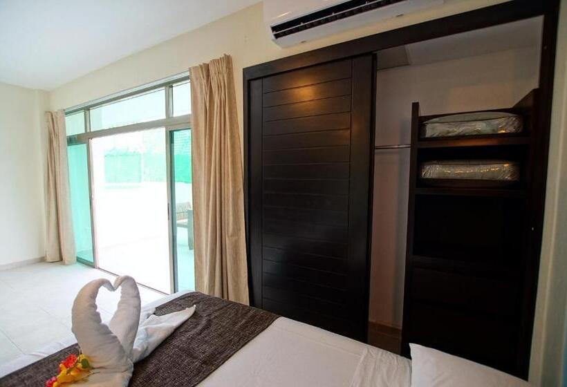 اتاق لوکس با بالکن, Angelo S