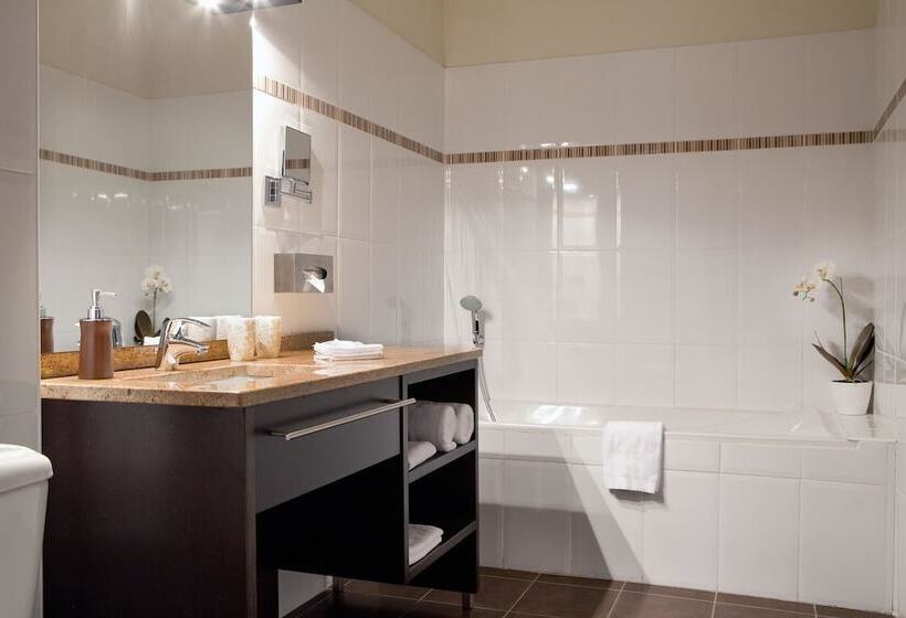 חדר סופריור, Burgevin