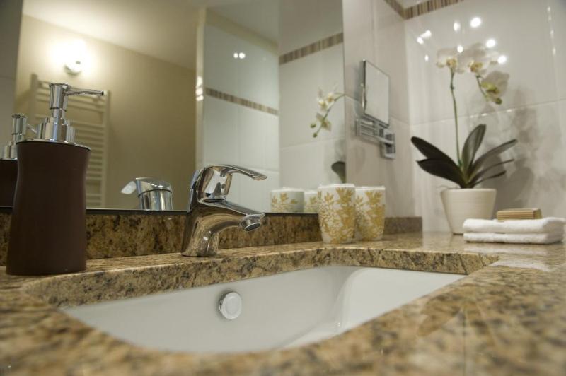 סוויטת ג'וניור, Burgevin