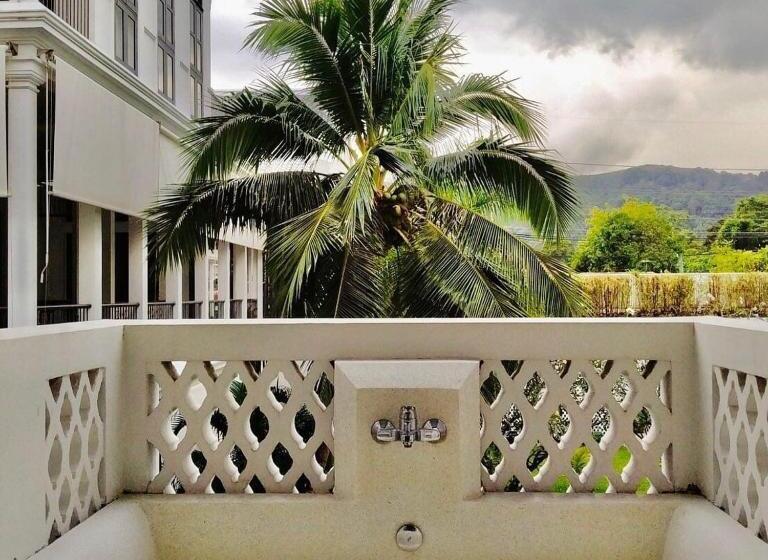 주니어 스위트, Little Nyonya