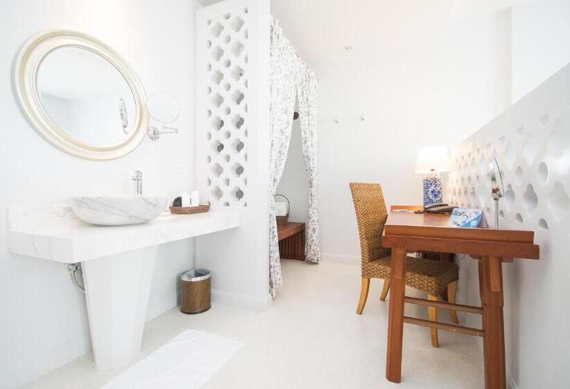 주니어 스위트, Little Nyonya