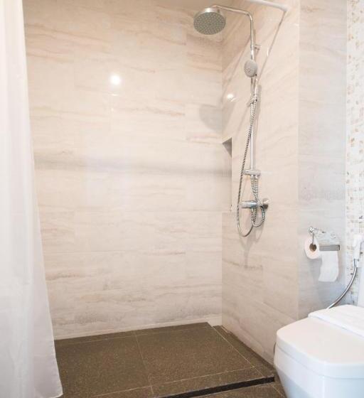 주니어 스위트, Little Nyonya