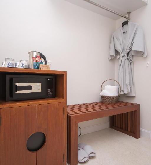 디럭스 룸, Little Nyonya