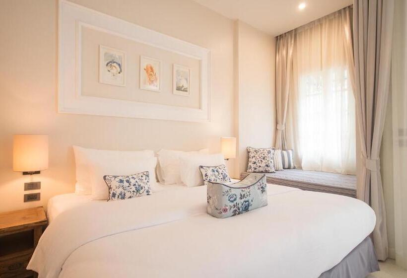 디럭스 룸, Little Nyonya