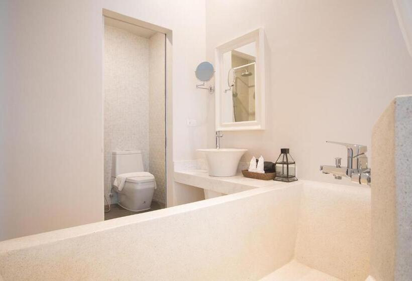 디럭스 룸, Little Nyonya