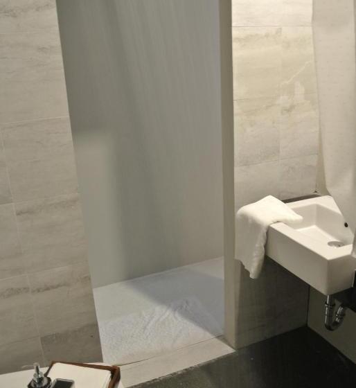 수피리어 룸, Little Nyonya