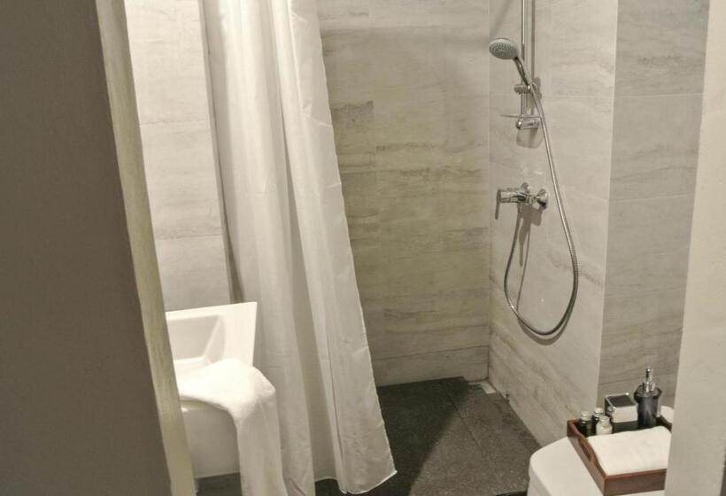 수피리어 룸, Little Nyonya