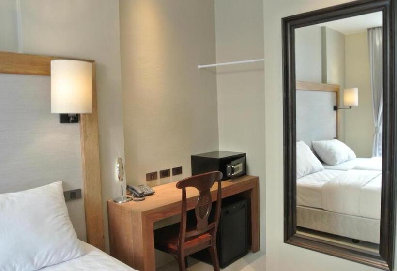 수피리어 룸, Little Nyonya