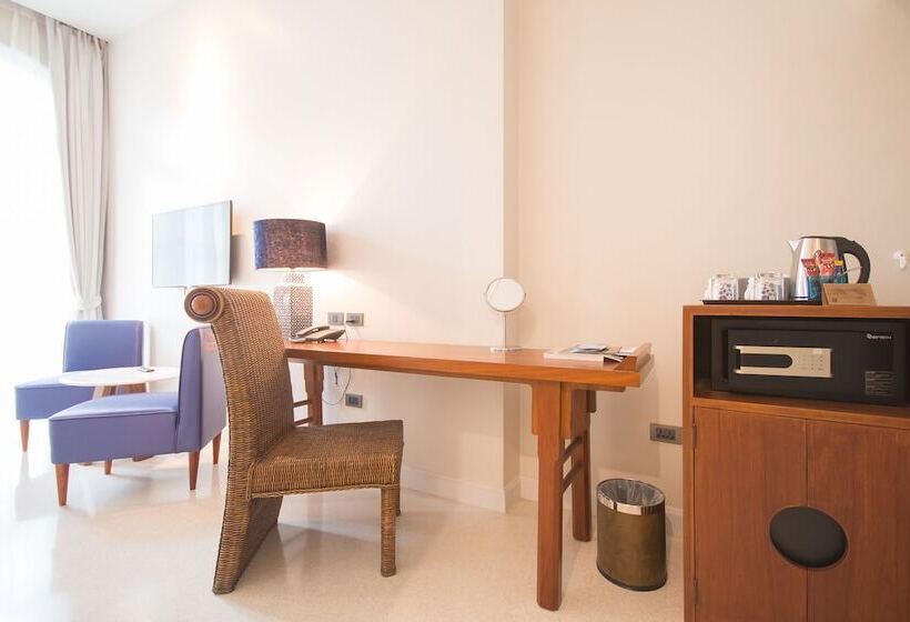 디럭스 룸, Little Nyonya