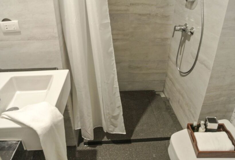 수피리어 룸, Little Nyonya