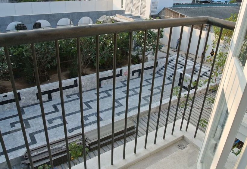 수피리어 룸, Little Nyonya