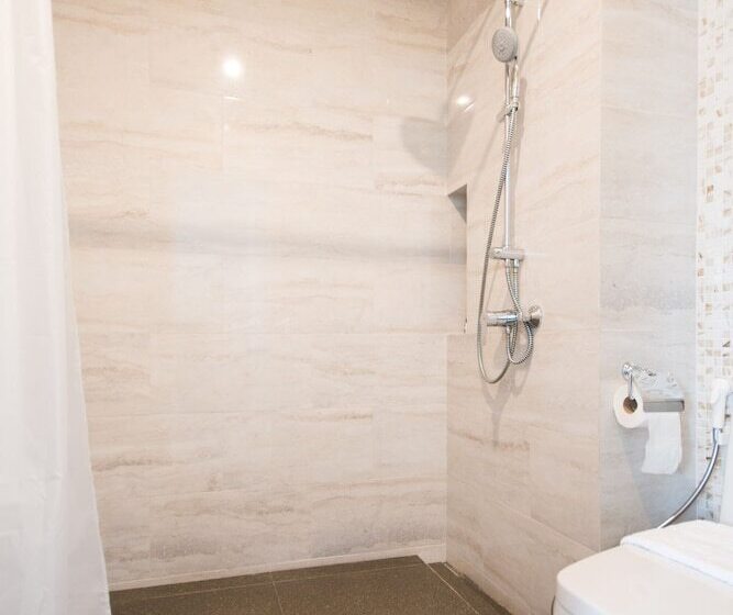 테라스 주니어 스위트, Little Nyonya