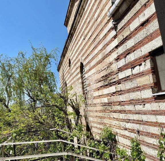 标准单人间, Taşhan