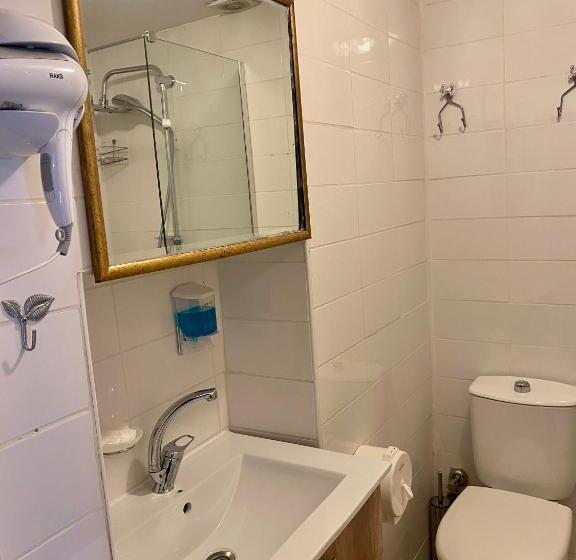 标准单人间, Taşhan