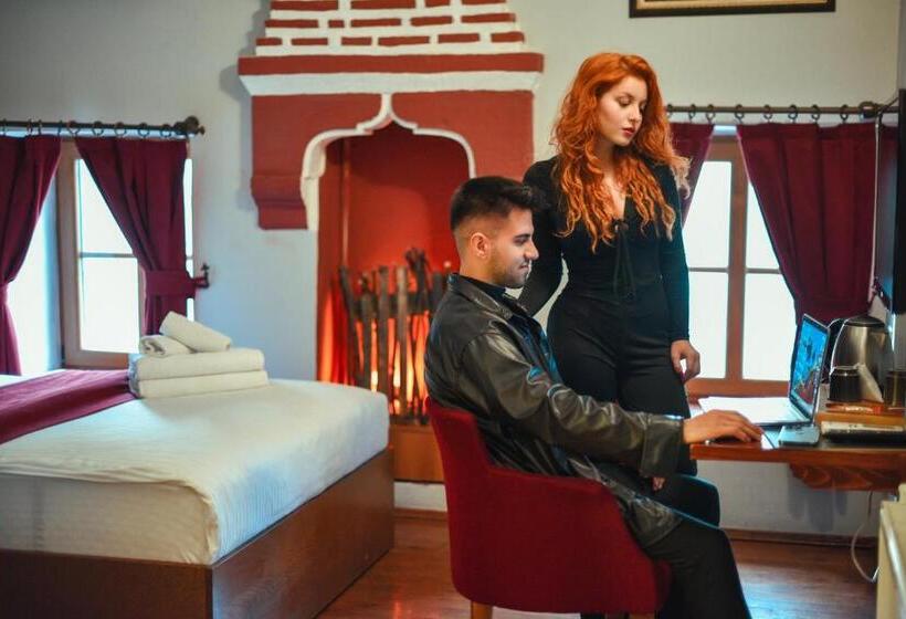 标准三人间, Taşhan