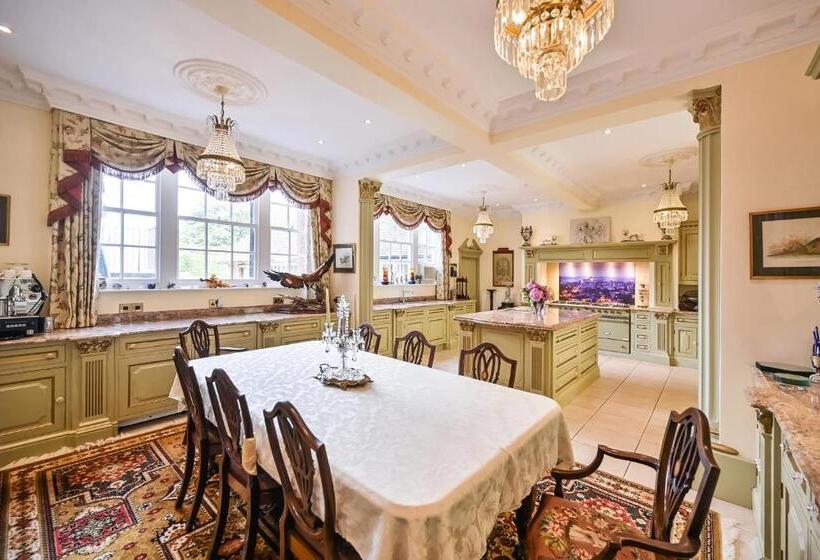 Апартаменты 3 Спальни Вид на Море, Saltcote Place