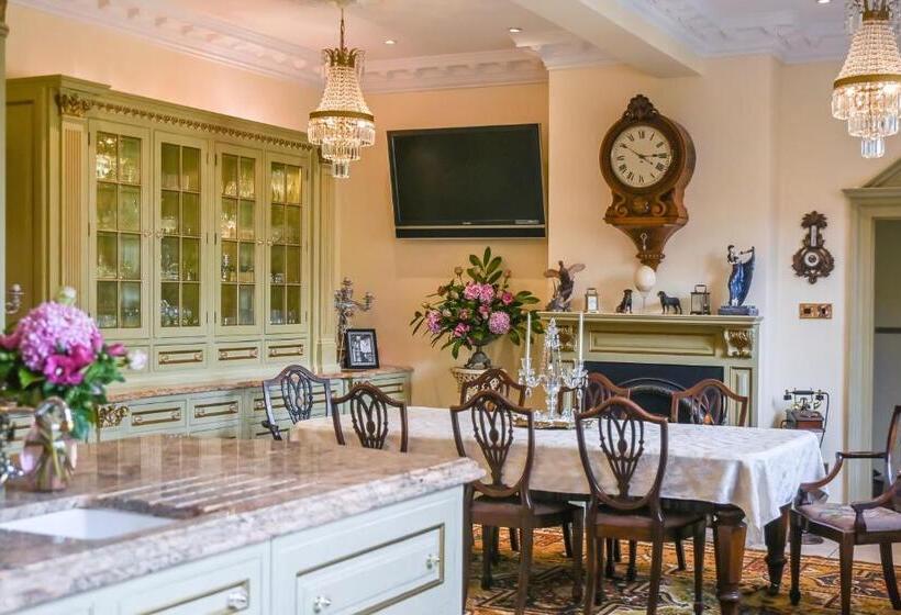 Апартаменты 3 Спальни Вид на Море, Saltcote Place