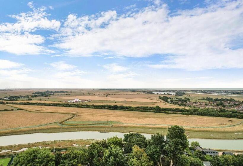 Апартаменты 3 Спальни Вид на Море, Saltcote Place