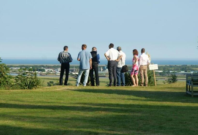 Апартаменты 3 Спальни Вид на Море, Saltcote Place