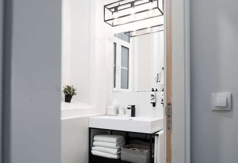 اتاق خانوادگی, The Art Inn Lisbon