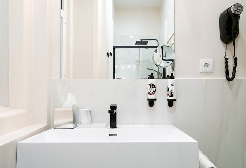 اتاق خانوادگی, The Art Inn Lisbon