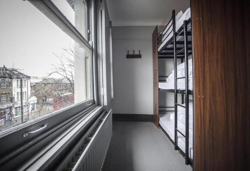 스탠다드 트리픔 룸 공동욕실, Publove @ The Crown Battersea