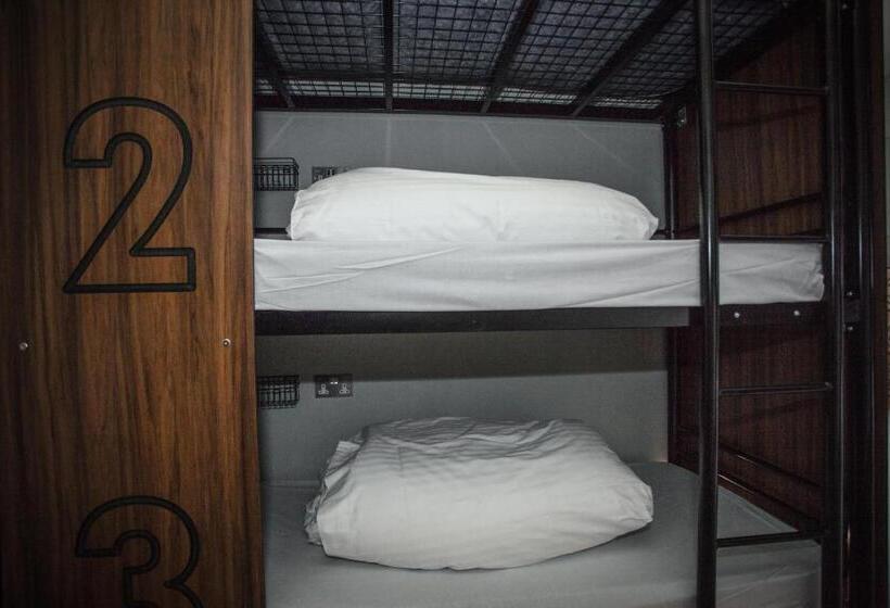 스탠다드 트리픔 룸 공동욕실, Publove @ The Crown Battersea