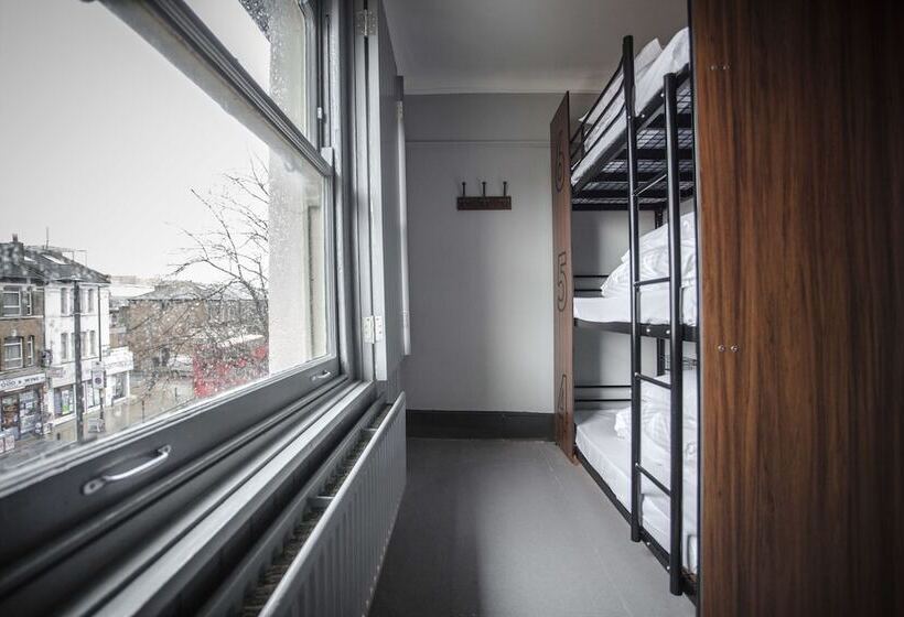 스탠다드 트리픔 룸 공동욕실, Publove @ The Crown Battersea