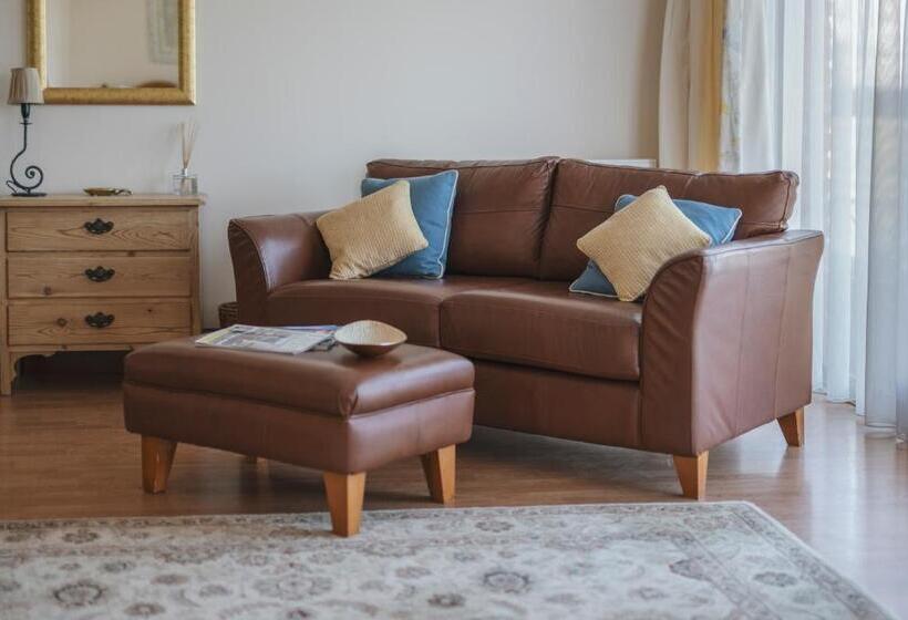 スタンダードルーム, Brickfields Farm